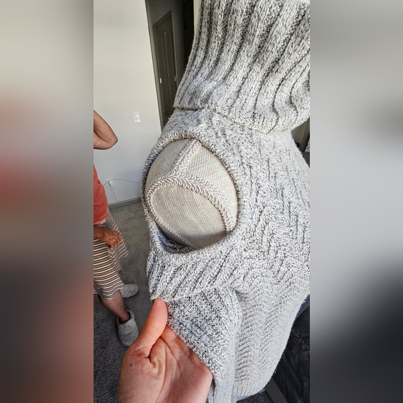 Grey sweater - Picture 2 of 3